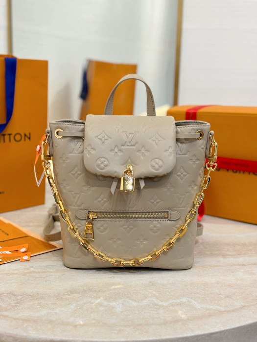 LOUIS VUITTON Женский Рюкзак Coussin Backpack PM M13358