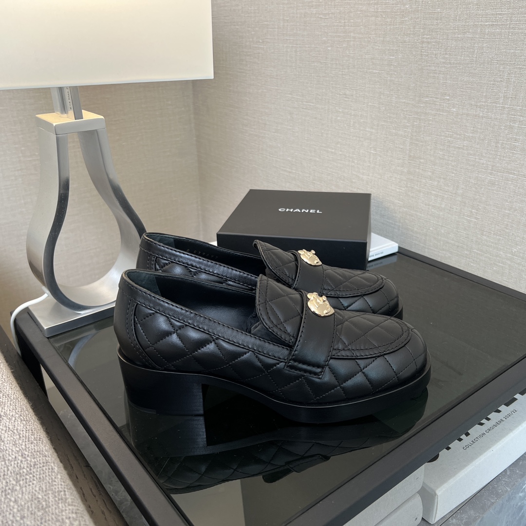 CHANEL Женские лоферы из овечьей кожи CHANEL Женские лоферы из овечьей кожи