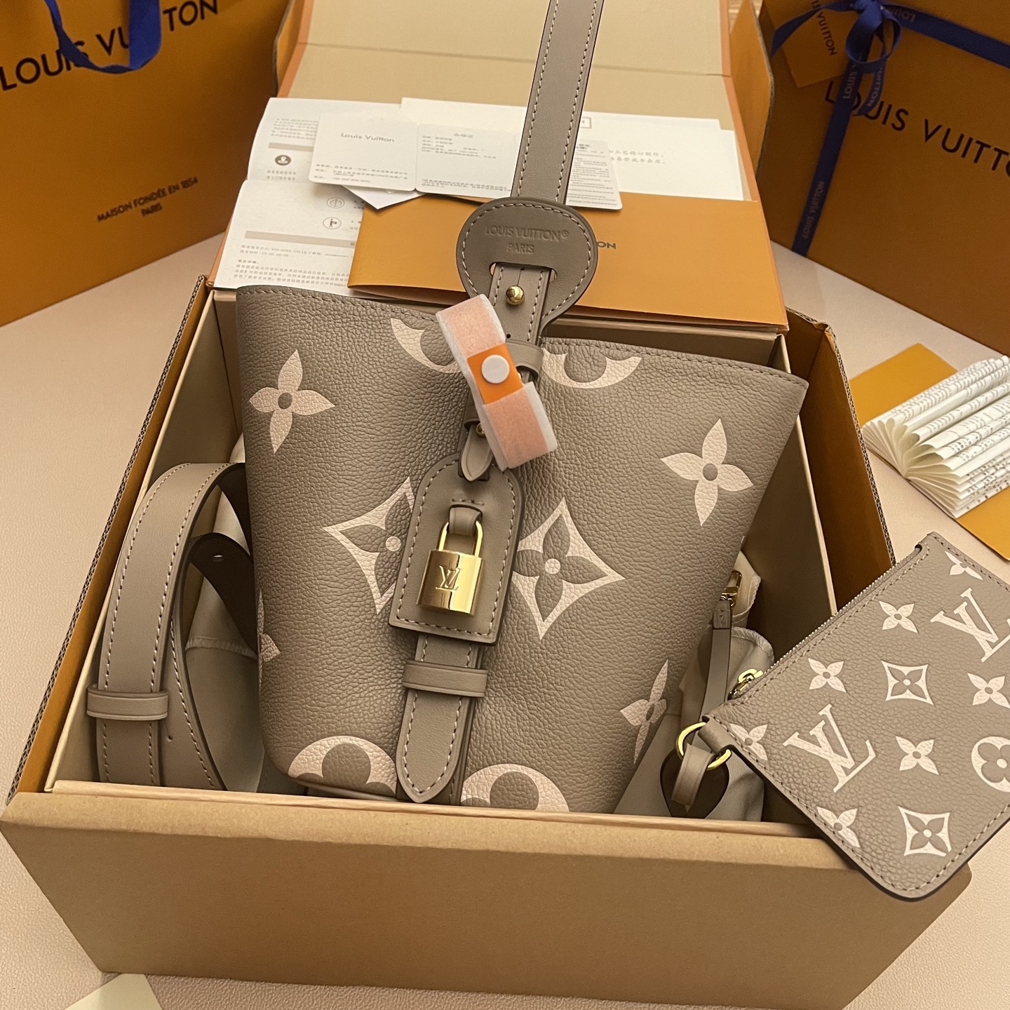 LOUIS VUITTON Женская сумка All In BB LOUIS VUITTON Женская сумка All In BB