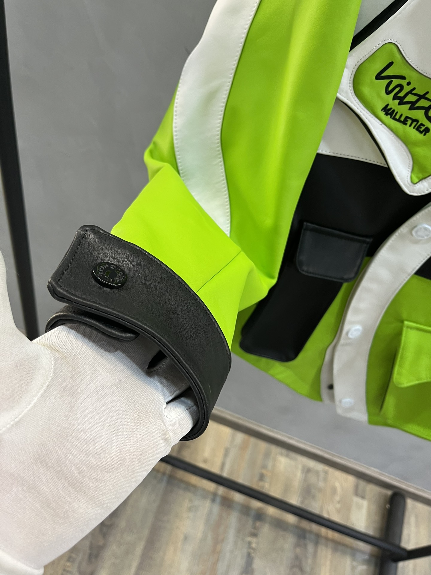 LOUIS VUITTON Мужская кожаная куртка LOUIS VUITTON Мужская кожаная куртка