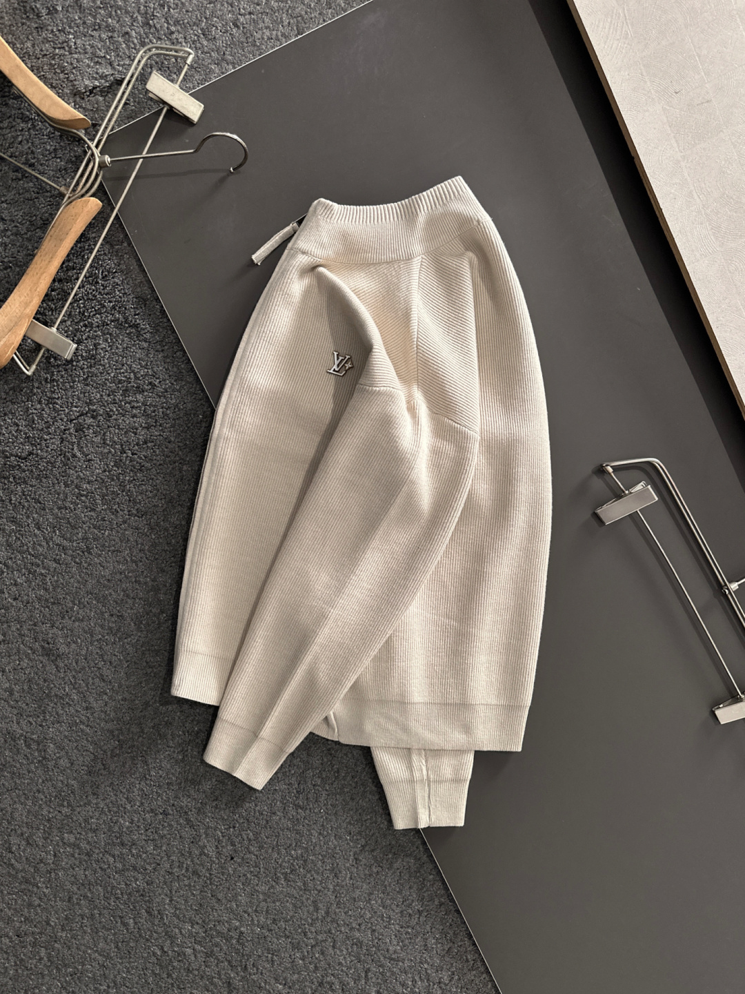 LOUIS VUITTON Мужской кардиган из шерсти LOUIS VUITTON Мужской кардиган из шерсти