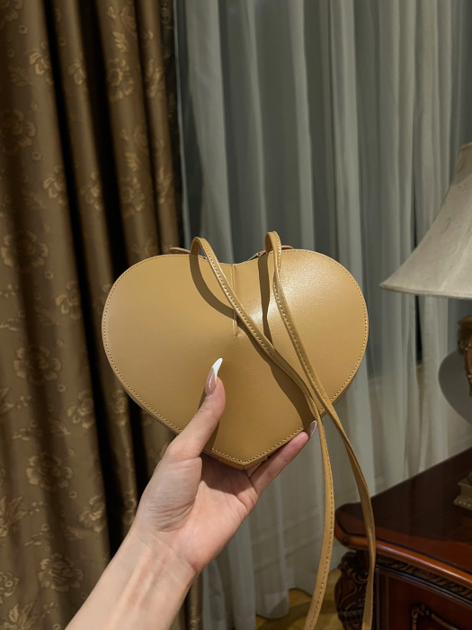 ALAIA Женская сумка Le coeur  Coeur из телячьей кожи