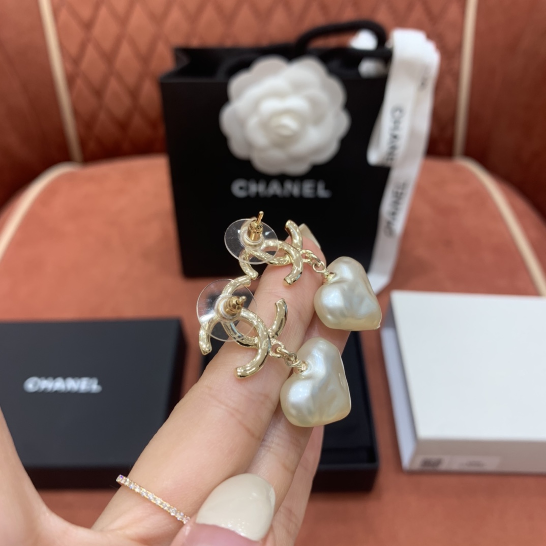 CHANEL Женские серьги CHANEL Женские серьги