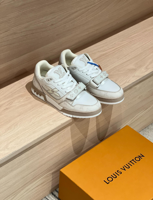 LOUIS VUITTON Женские кроссовки Trainer