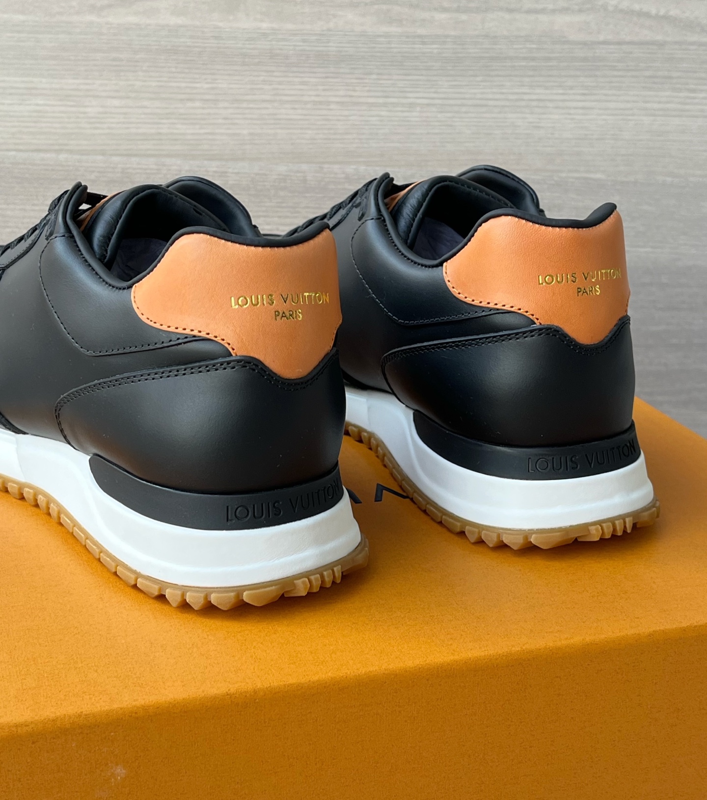 LOUIS VUITTON Мужские кроссовки из телячьей кожи 