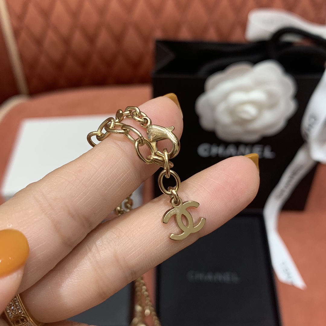 CHANEL Женское колье CHANEL Женское колье