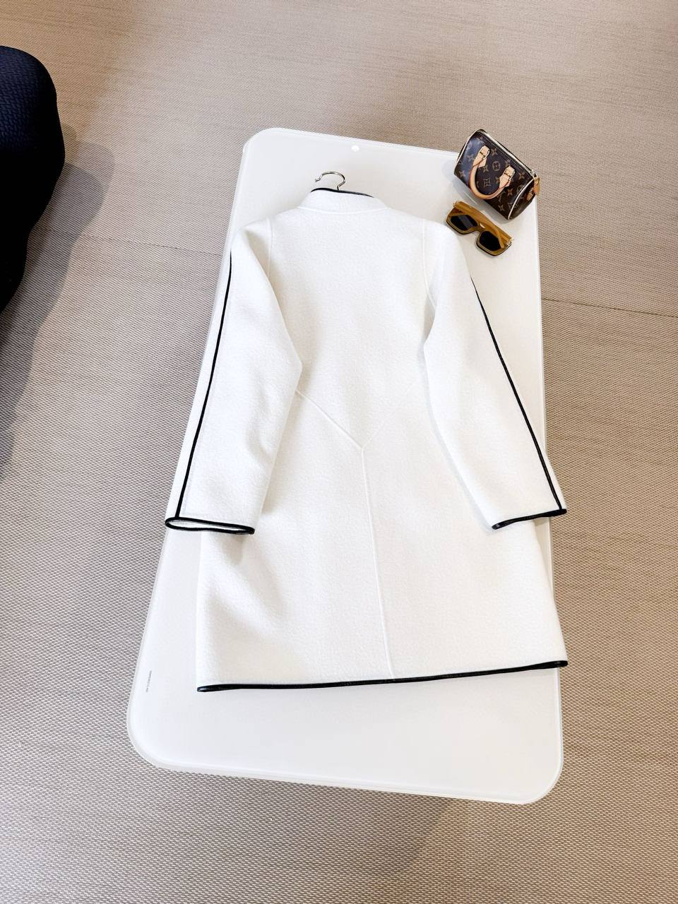 LOUIS VUITTON Женское пальто из шерсти LOUIS VUITTON Женское пальто из шерсти