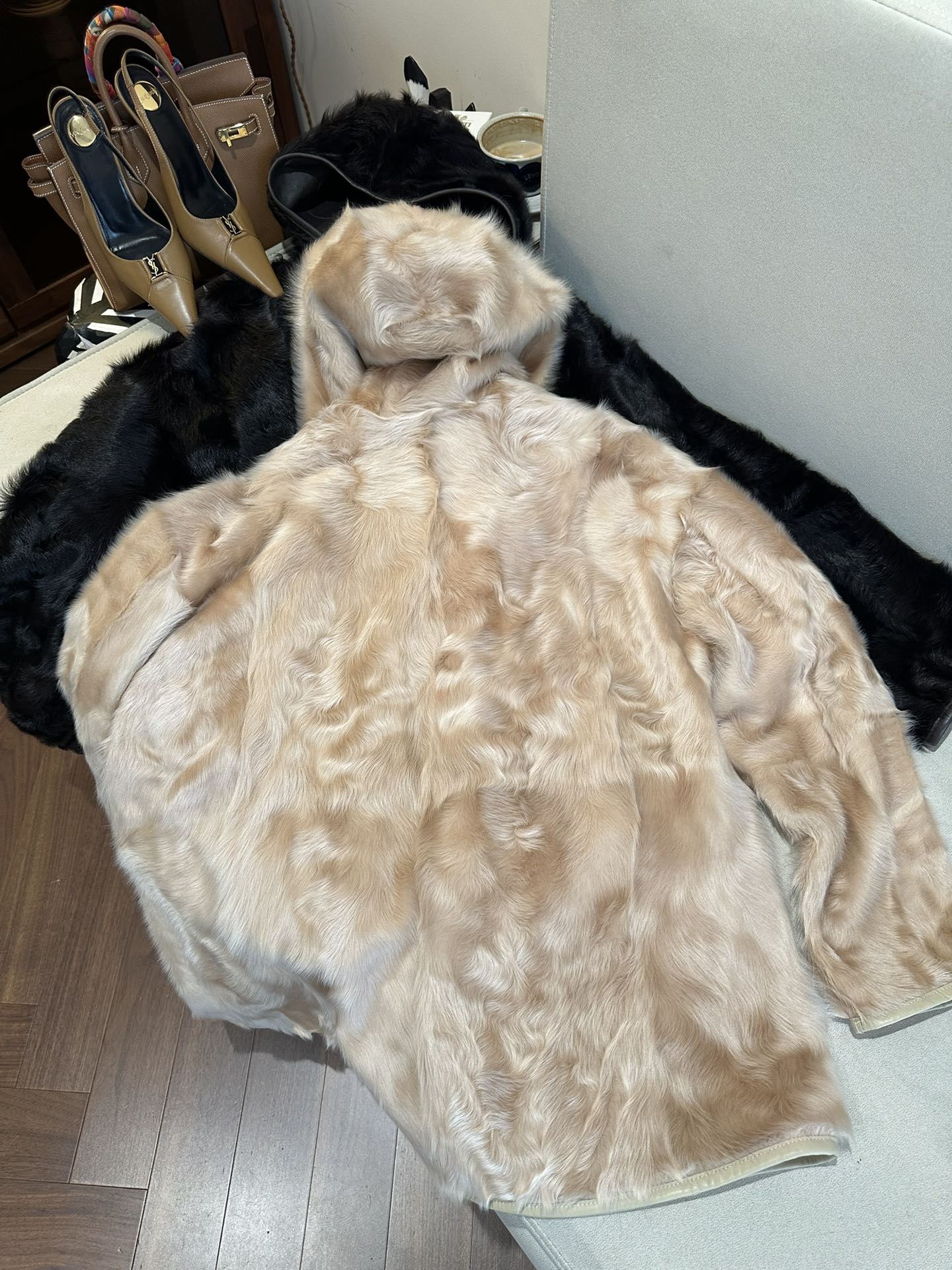 BRUNELLO CUCINELLI Женская замшевая дублёнка с мехом лисы BRUNELLO CUCINELLI Женская замшевая дублёнка с мехом лисы