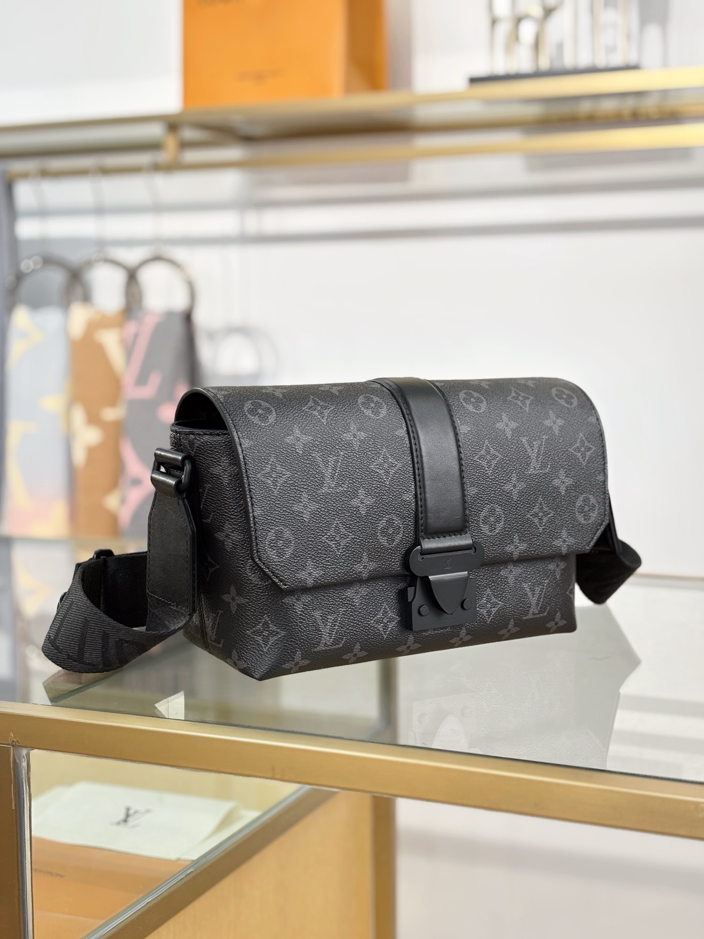 LOUIS VUITTON Мужская сумка S-Cape Messenger M46794 LOUIS VUITTON Мужская сумка S-Cape Messenger M46794