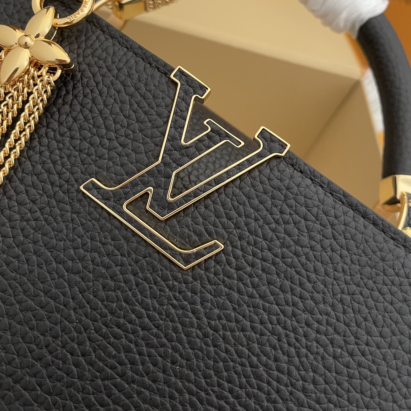 LOUIS VUITTON Женская Сумка Capucines