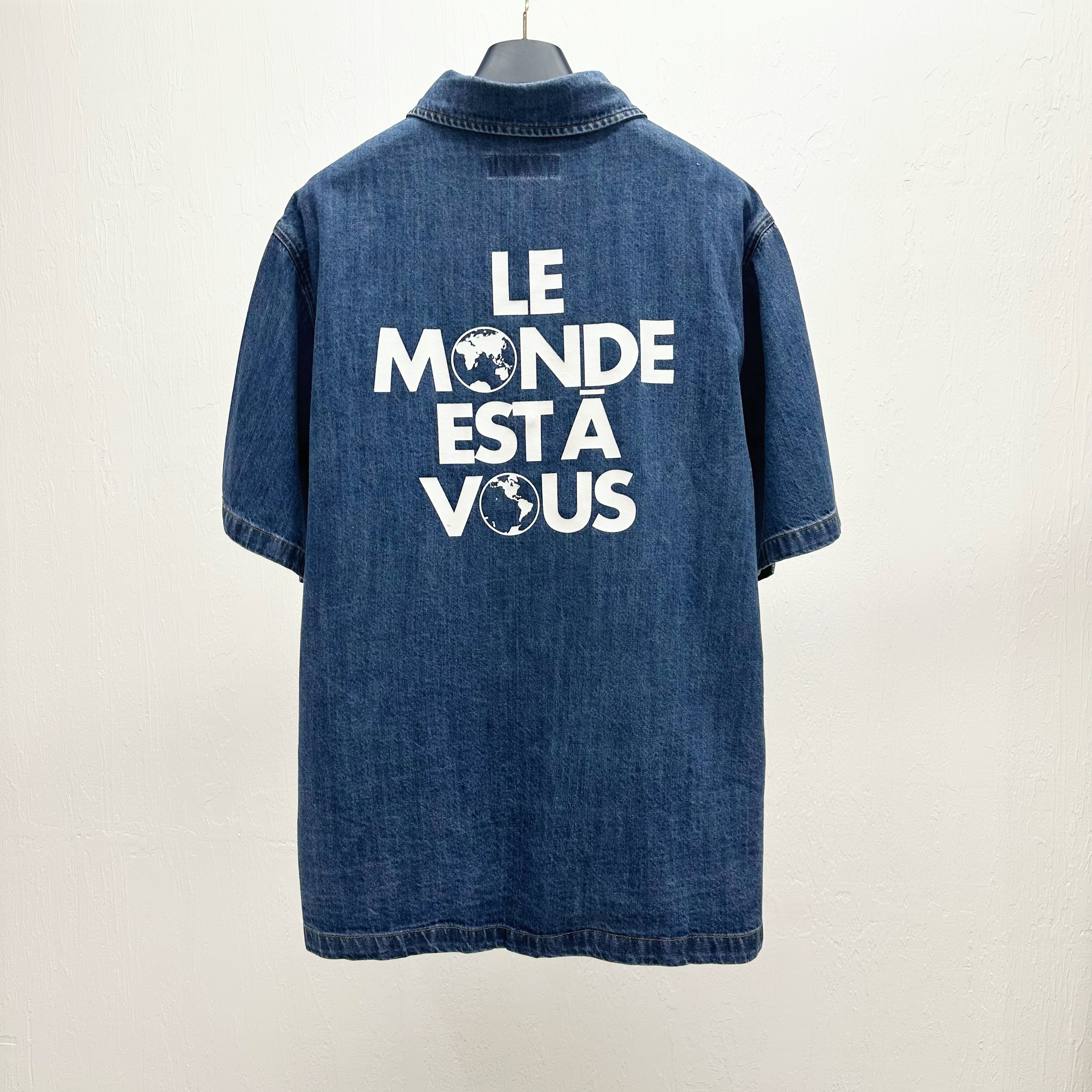 LOUIS VUITTON Мужская джинсовая рубашка LOUIS VUITTON Мужская джинсовая рубашка