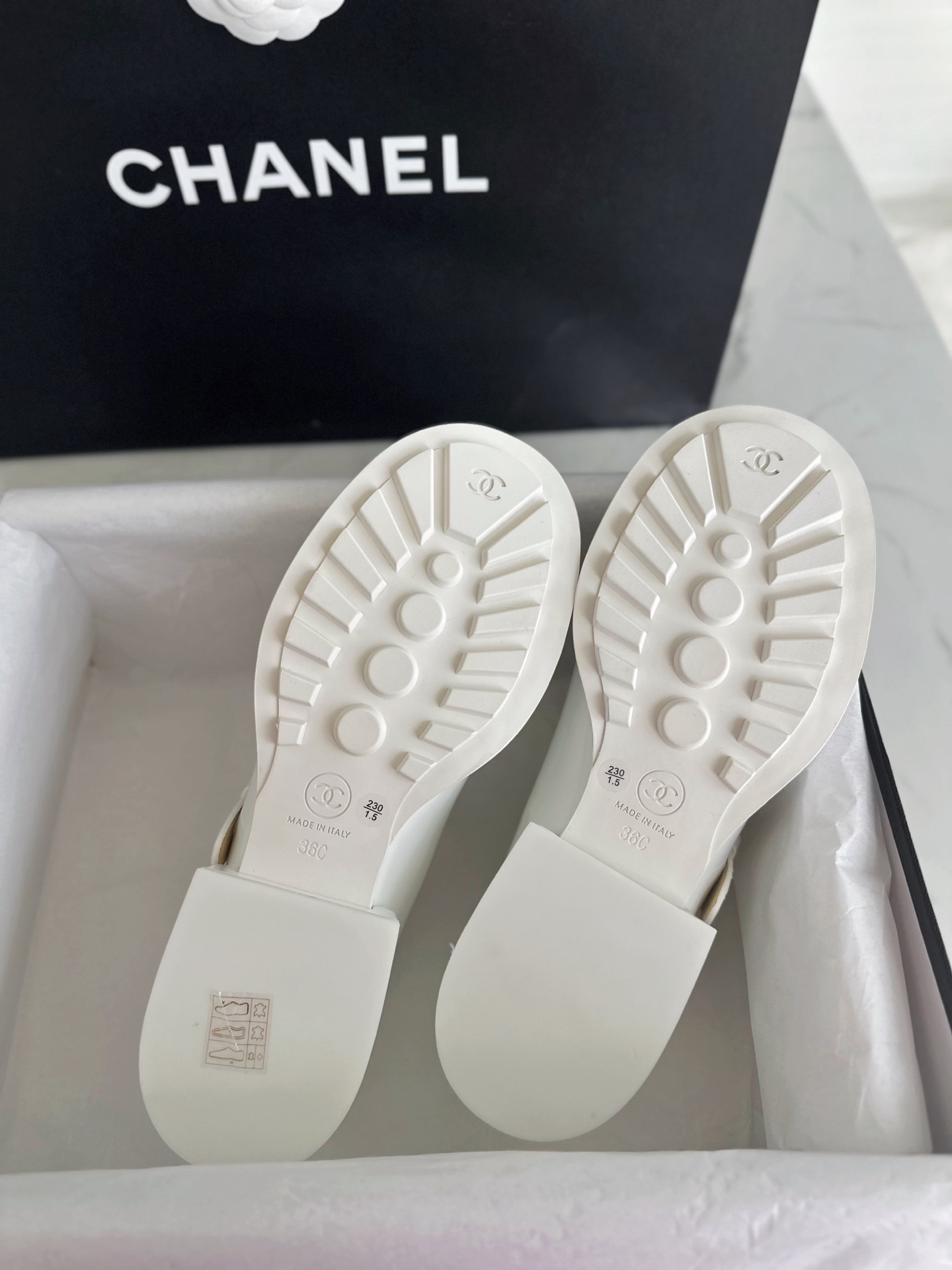 CHANEL Женские лакированные туфли CHANEL Женские лакированные туфли