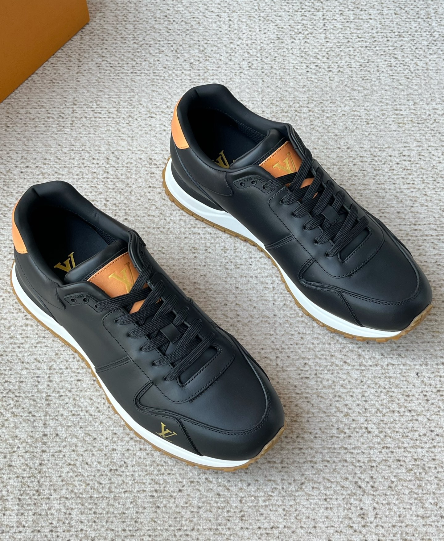 LOUIS VUITTON Мужские кроссовки из телячьей кожи 