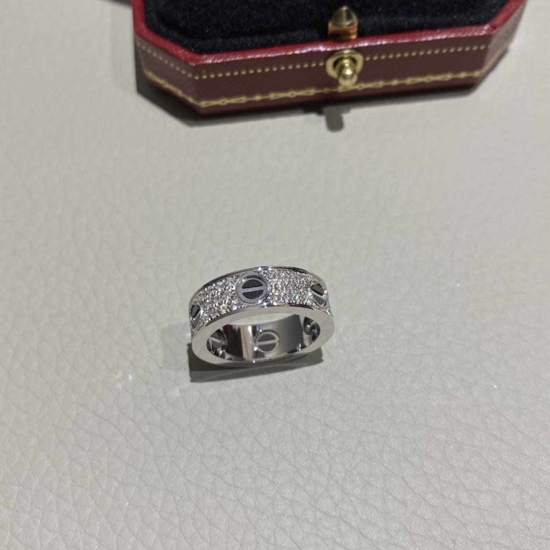 CARTIER Кольцо Love из белого золота и бриллиантов CARTIER Кольцо Love из белого золота и бриллиантов