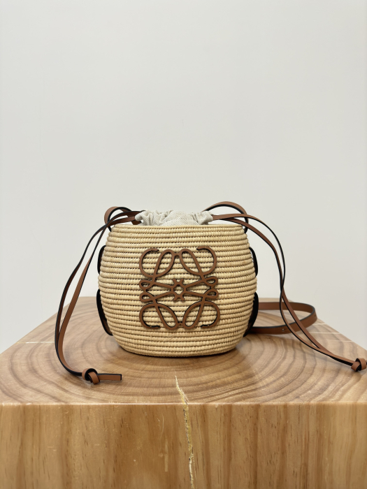 LOEWE Женская сумка Basket mini