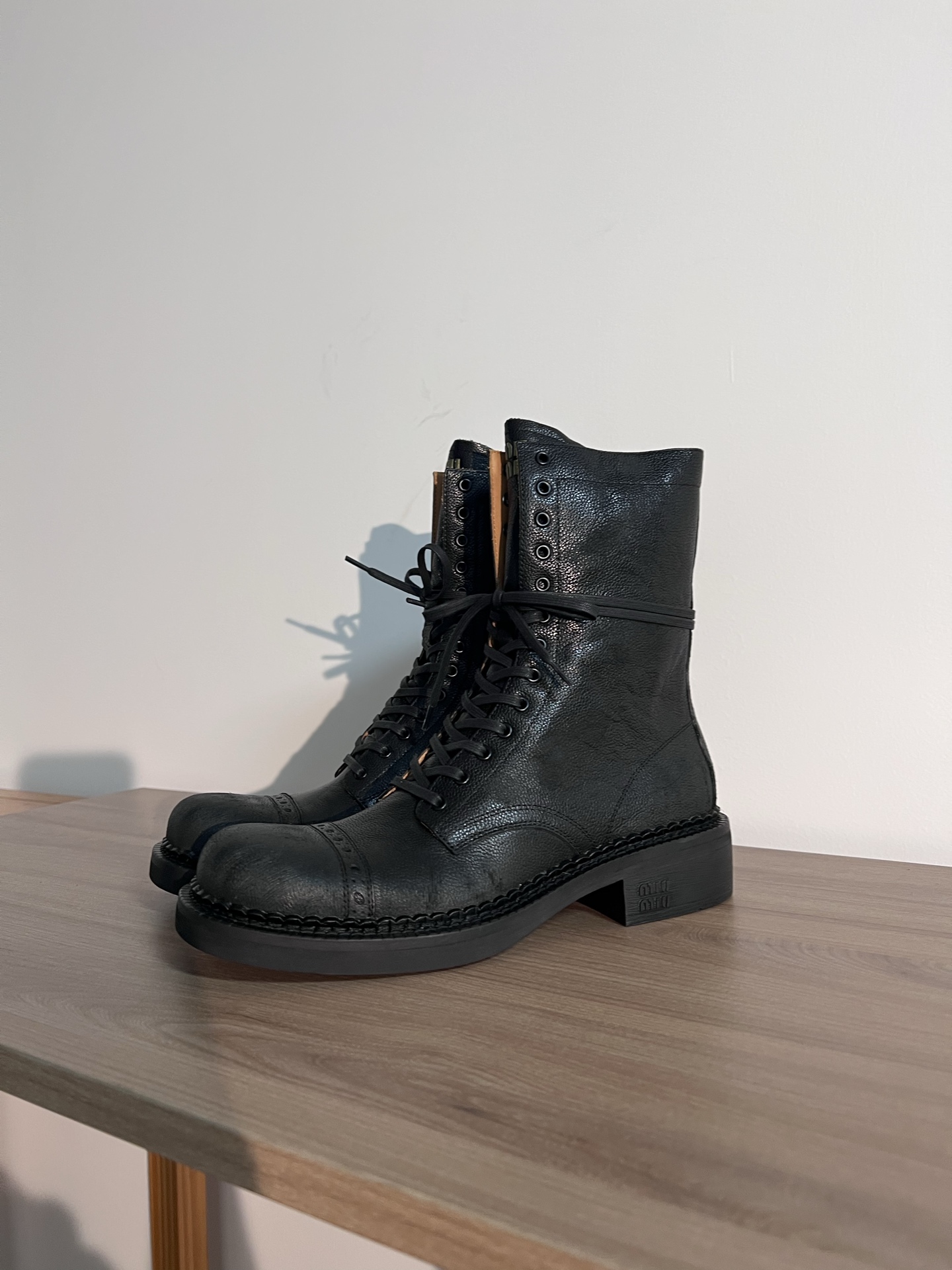 MIU MIU Женские ботинки из телячьей кожи MIU MIU Женские ботинки из телячьей кожи