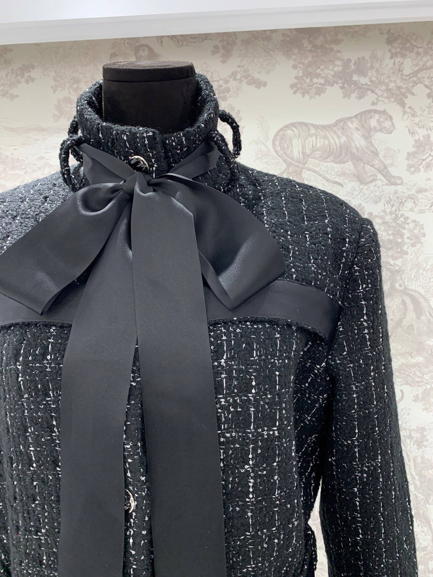 CHANEL Женский пиджак из кашемирового твида CHANEL Женский пиджак из кашемирового твида