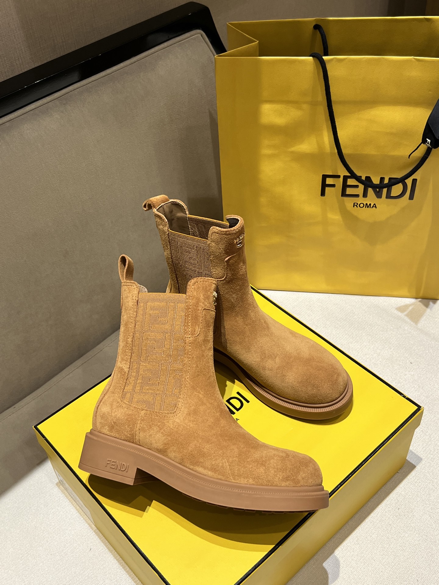FENDI Женские ботинки челси FF FENDI Женские ботинки челси FF