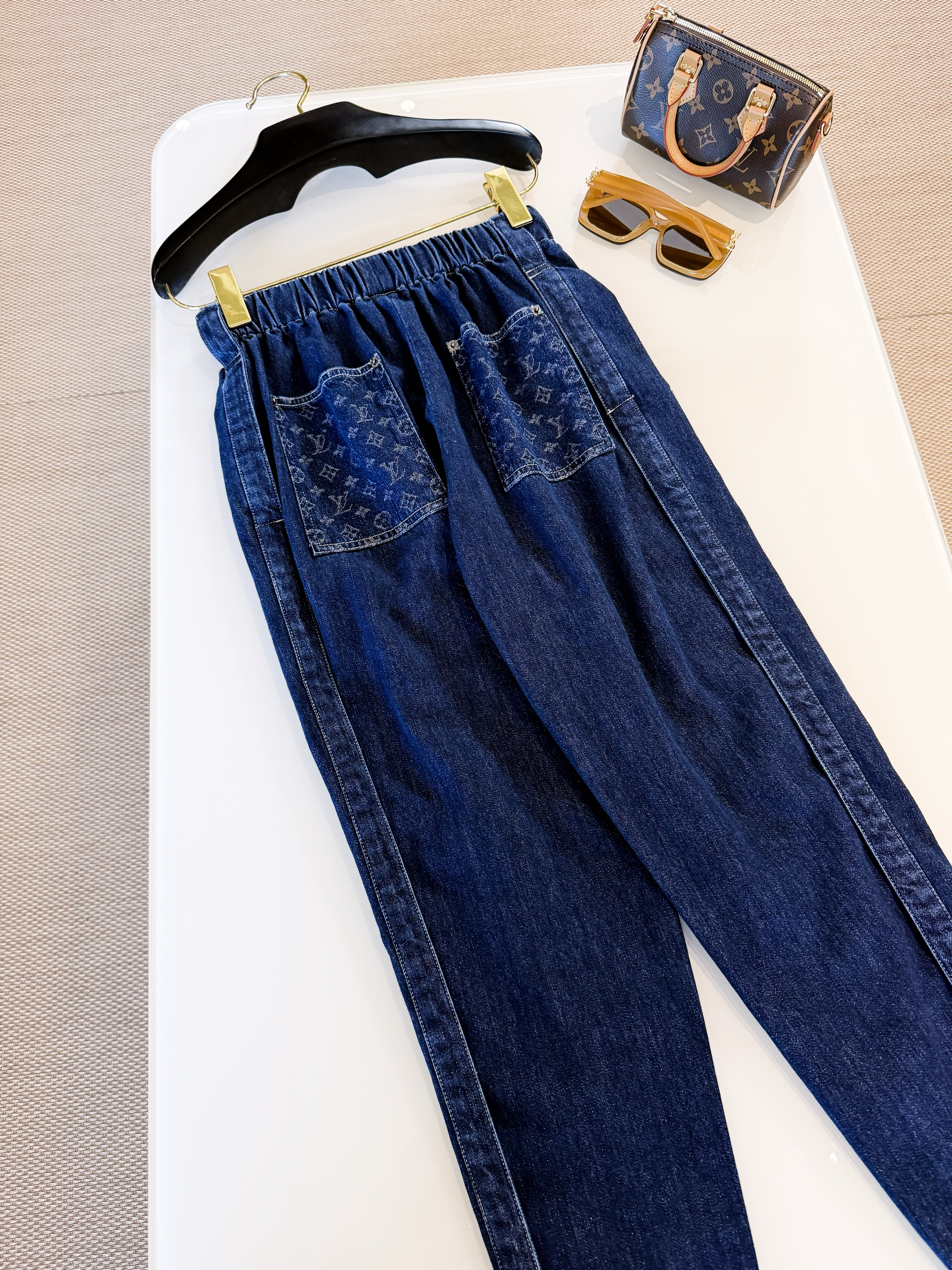 LOUIS VUITTON Женские джинсы LOUIS VUITTON Женские джинсы