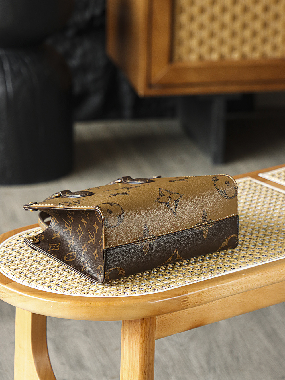 LOUIS VUITTON Женская Сумка Onthego M46373 LOUIS VUITTON Женская Сумка Onthego M46373