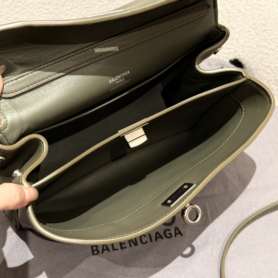 BALENCIAGA Женская сумка Rodeo хаки BALENCIAGA Женская сумка Rodeo хаки