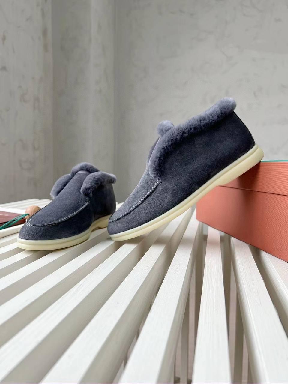 LORO PIANA Женские лоферы с меховой отделкой