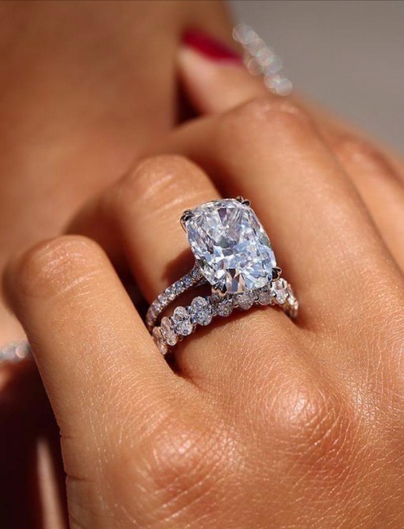 GRAFF Кольцо из белого золота с бриллиантами GRAFF Кольцо из белого золота с бриллиантами