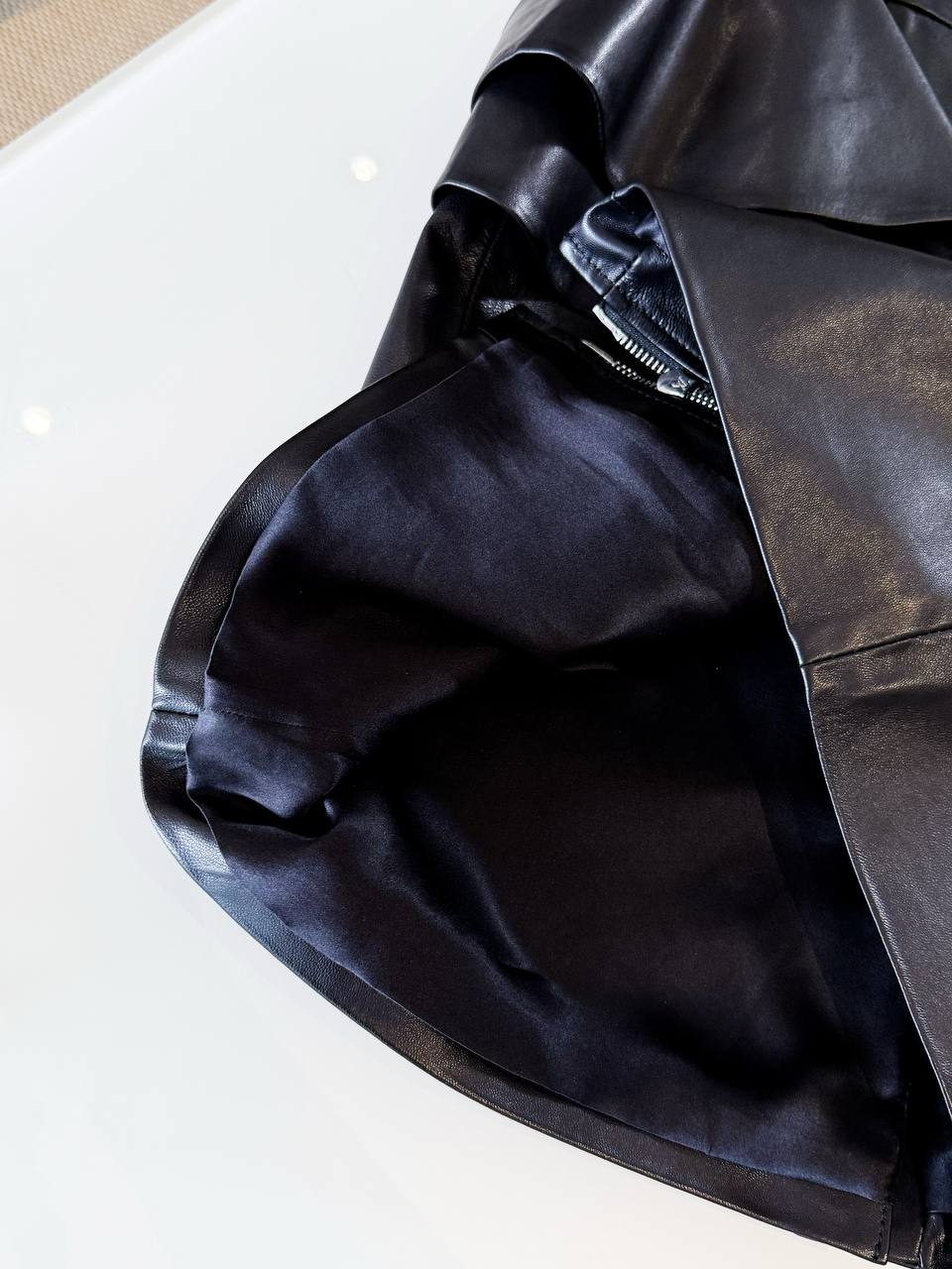 LOUIS VUITTON Женская кожаная юбка LOUIS VUITTON Женская кожаная юбка