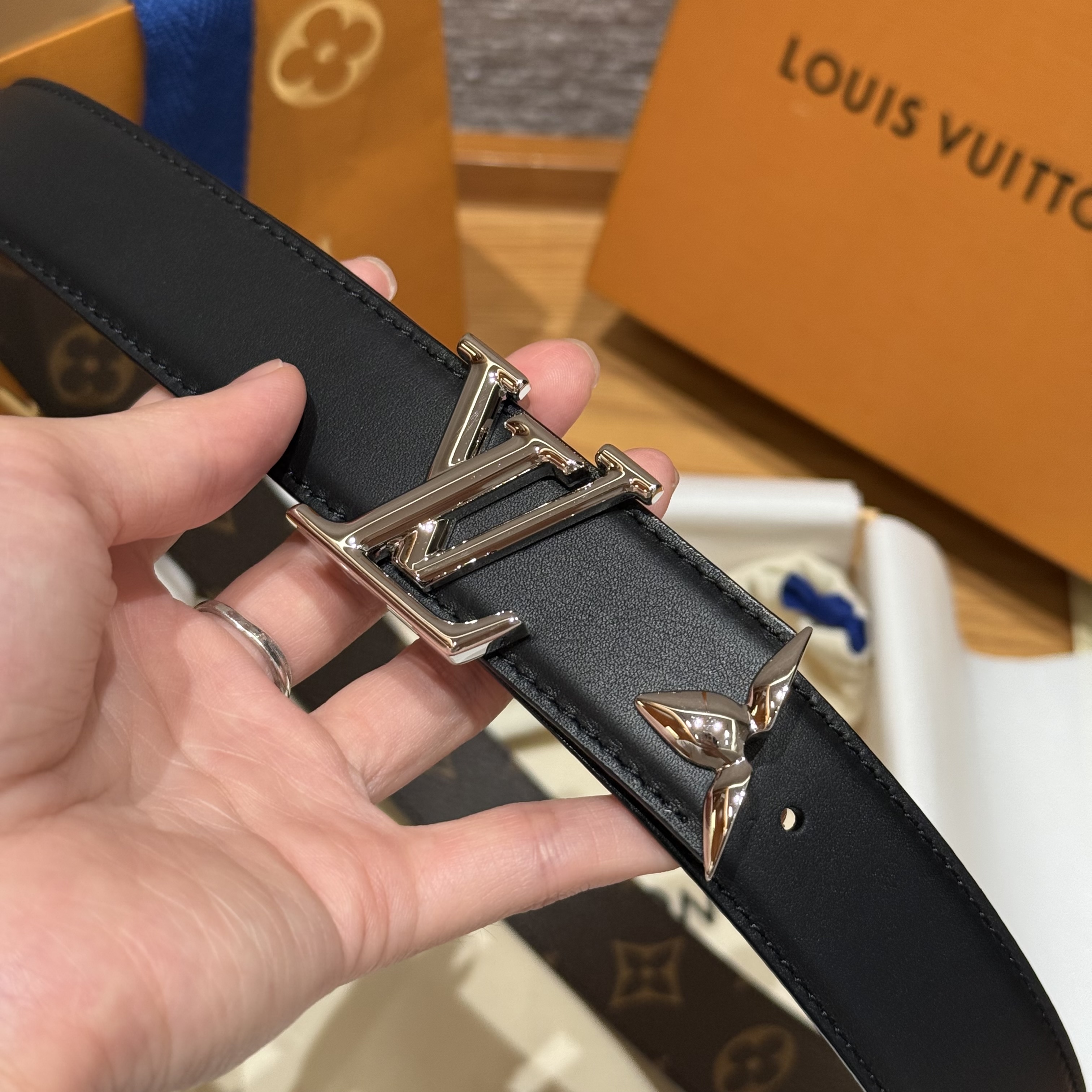 LOUIS VUITTON Женский ремень LOUIS VUITTON Женский ремень
