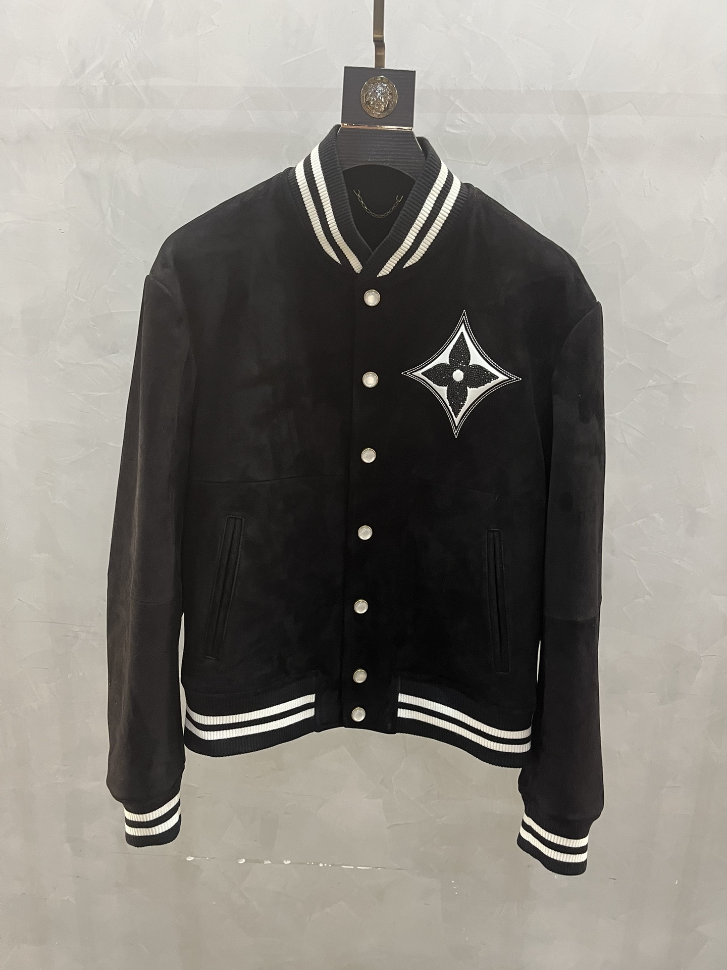 LOUIS VUITTON Мужская куртка из замши LOUIS VUITTON Мужская куртка из замши