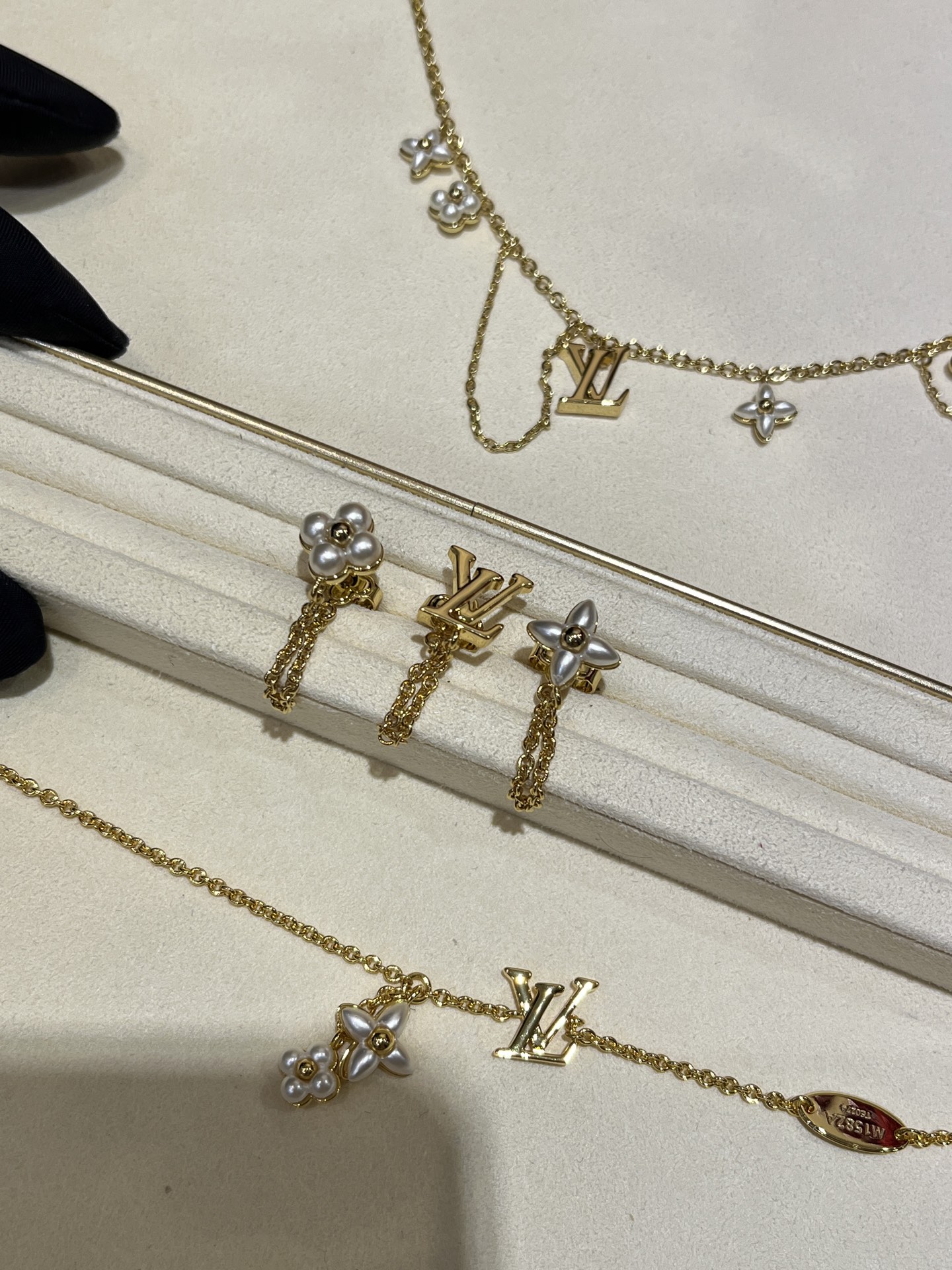 LOUIS VUITTON Женский комплект сережёк LOUIS VUITTON Женский комплект сережёк