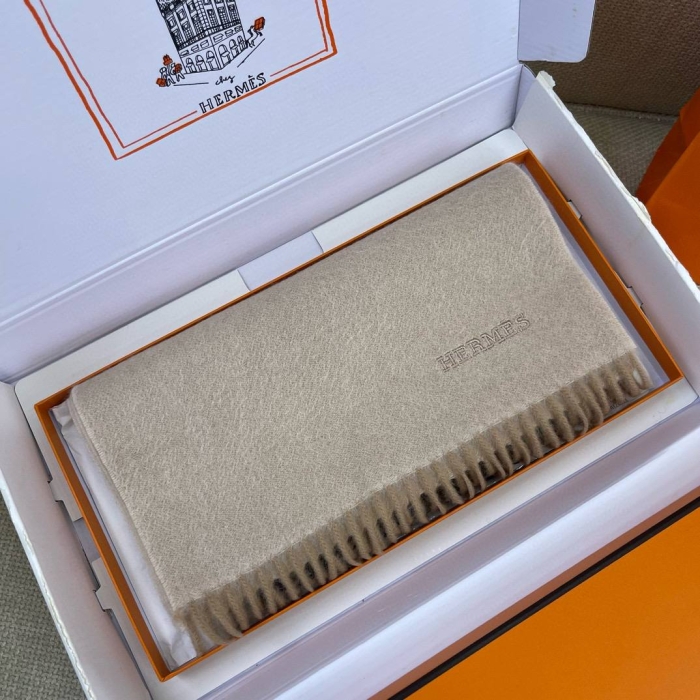 HERMES Женский шарф из кашемира