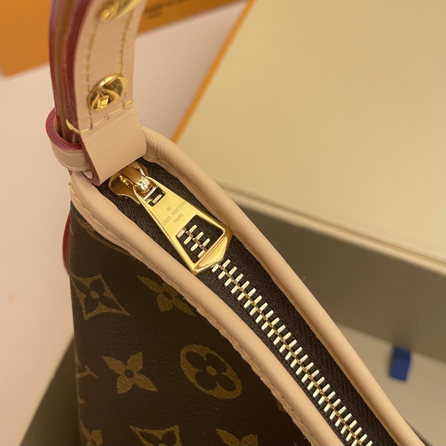 LOUIS VUITTON Женская Сумка Lineup M27335 LOUIS VUITTON Женская Сумка Lineup M27335