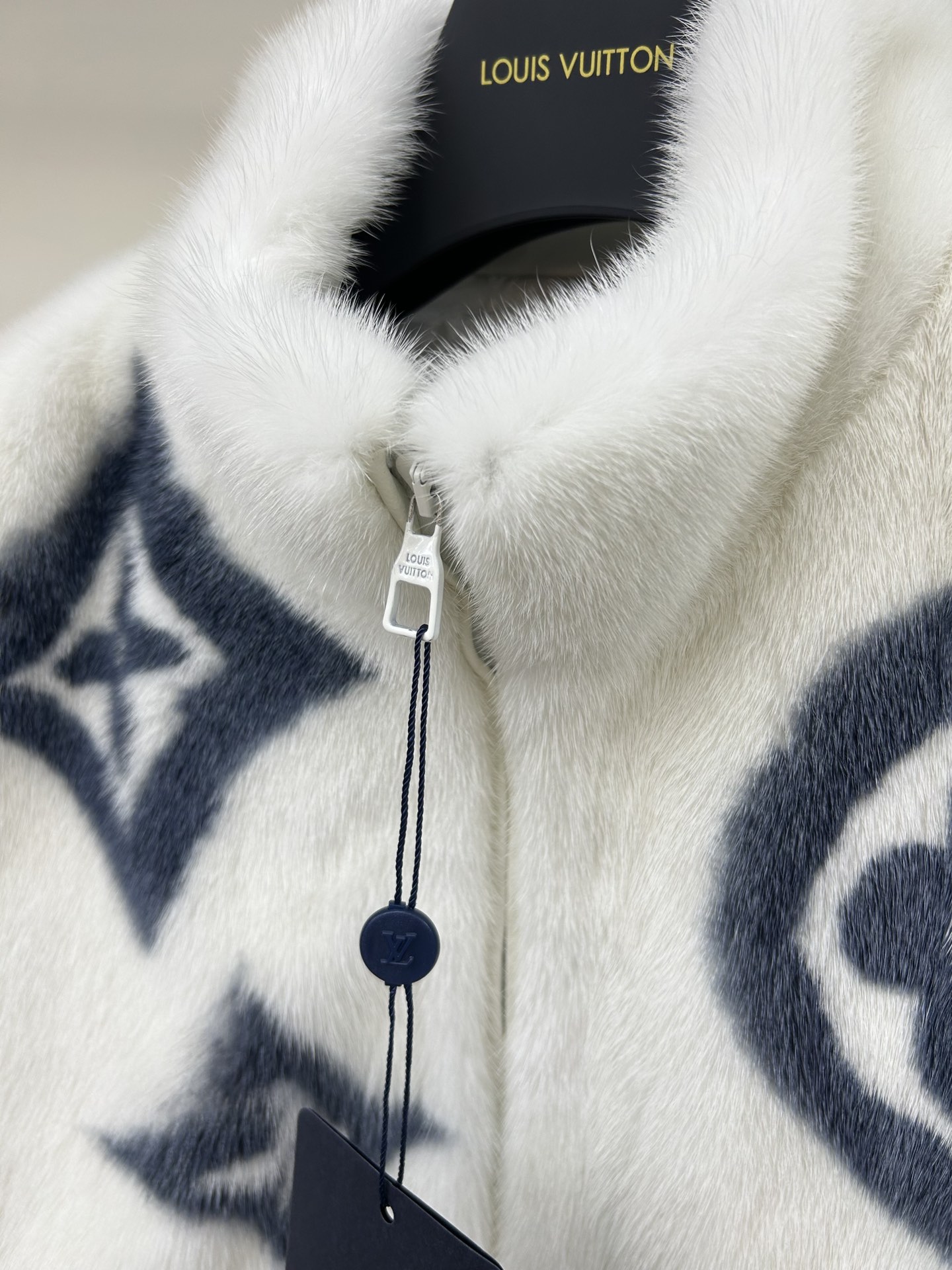LOUIS VUITTON Мужской жилет из меха норки LOUIS VUITTON Мужской жилет из меха норки