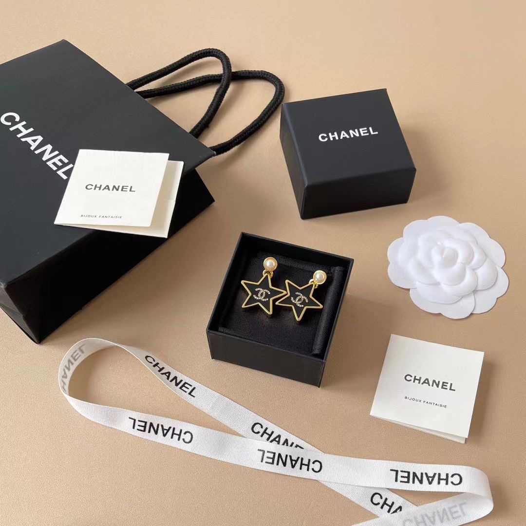 CHANEL Женские серьги CHANEL Женские серьги
