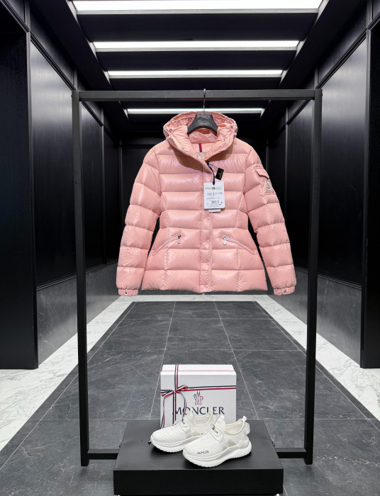 MONCLER Женская куртка Barante