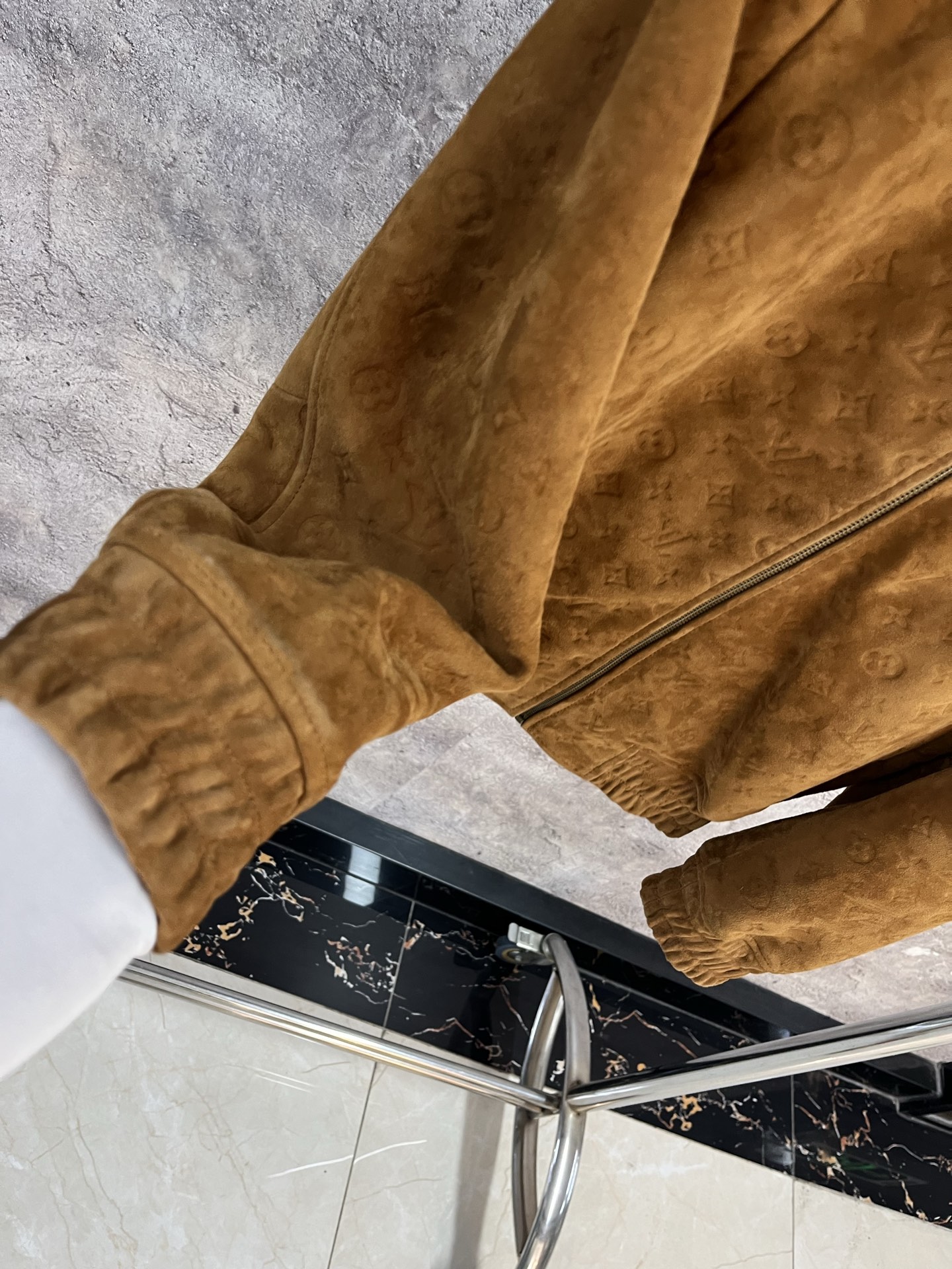 LOUIS VUITTON Мужская куртка из замши LOUIS VUITTON Мужская куртка из замши