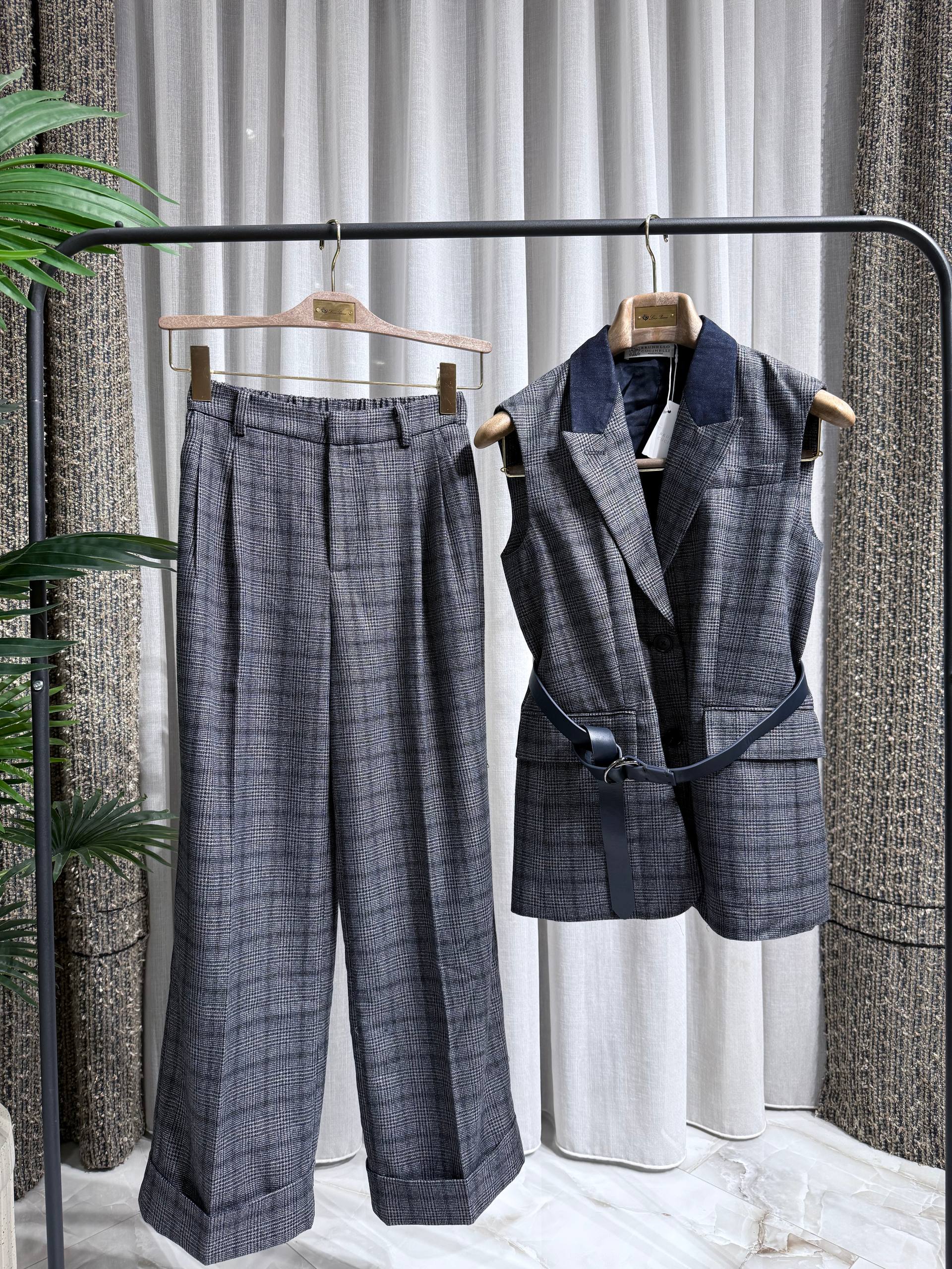 BRUNELLO CUCINELLI Женский классический костюм BRUNELLO CUCINELLI Женский классический костюм