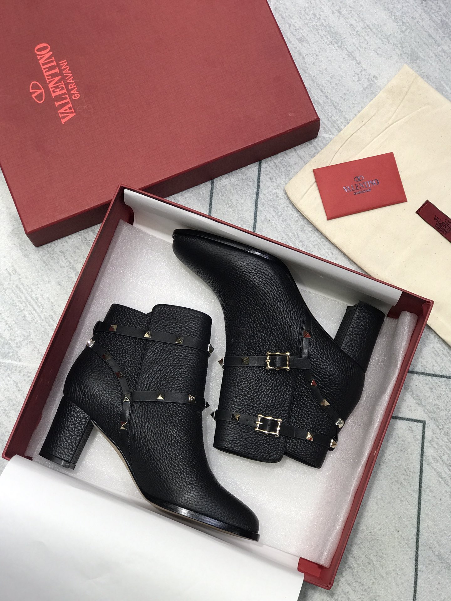 VALENTINO Женские ботильоны на среднем каблуке VALENTINO Женские ботильоны на среднем каблуке