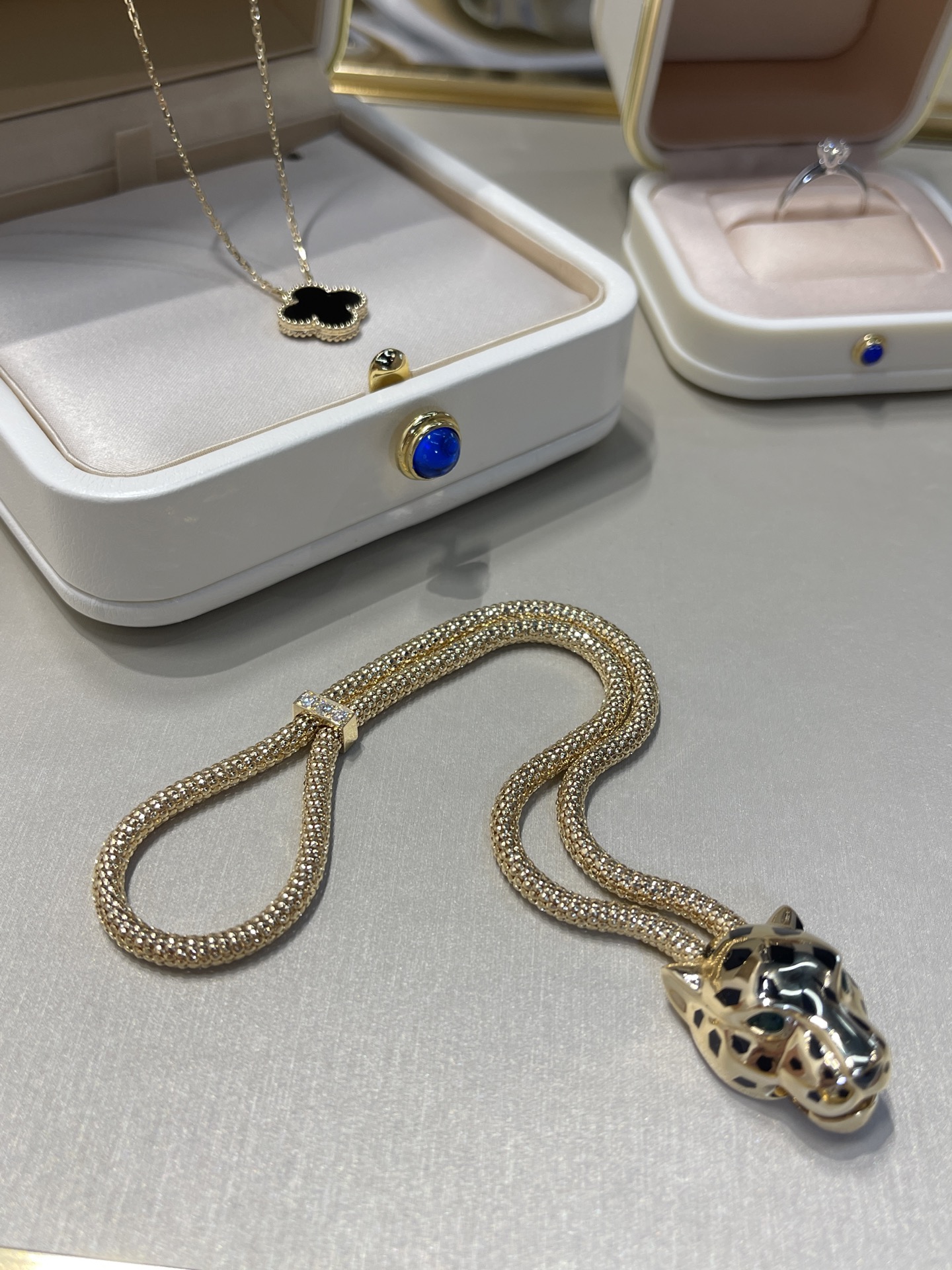 CARTIER Браслет Panthère жёлтое золото, бриллианты и оникс CARTIER Браслет Panthère жёлтое золото, бриллианты и оникс