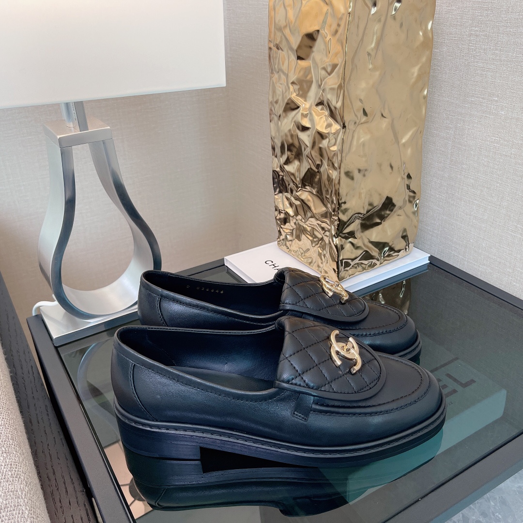 CHANEL Кожаные лоферы CHANEL Кожаные лоферы