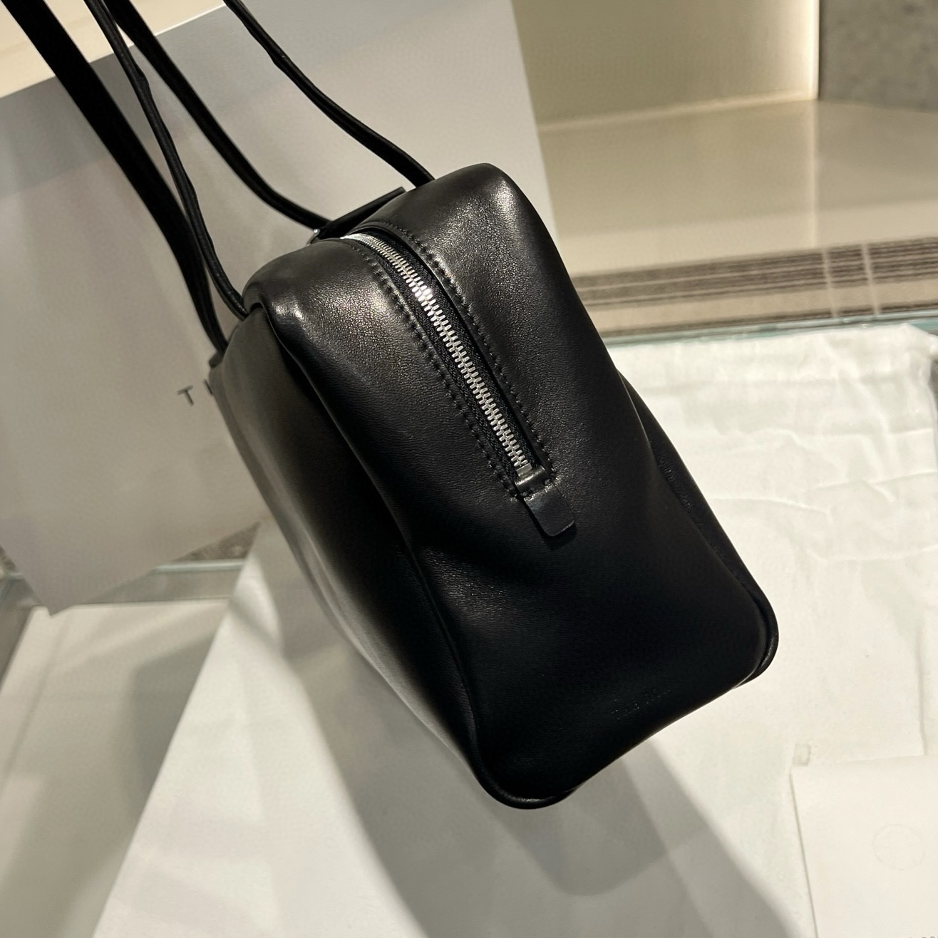 THE ROW Женская сумка Astra из черной кожи