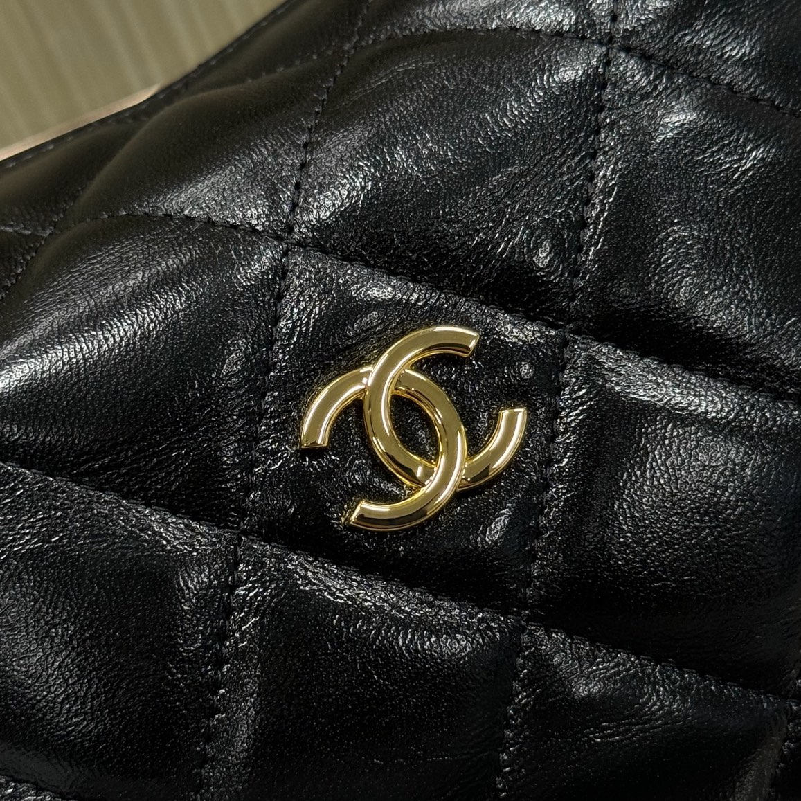 CHANEL Женская сумка Hobo 24B CHANEL Женская сумка Hobo 24B