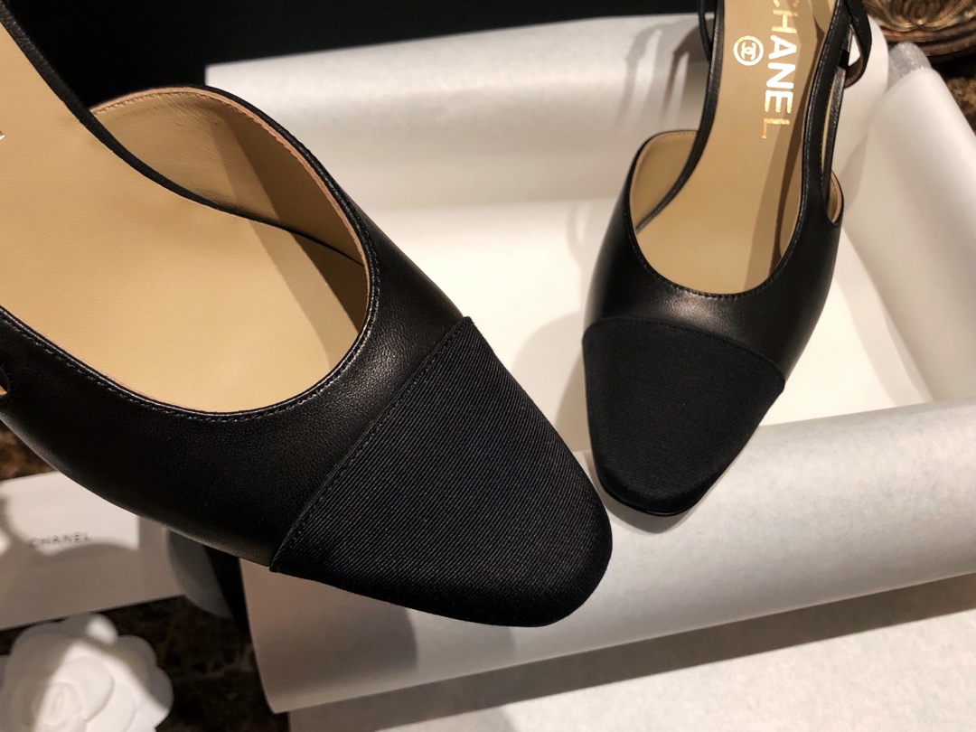 CHANEL Женские туфли слингбэки из кожи на каблуке