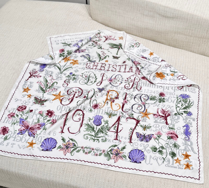 CHRISTIAN DIOR Женский платок Christian Dior 1947 90