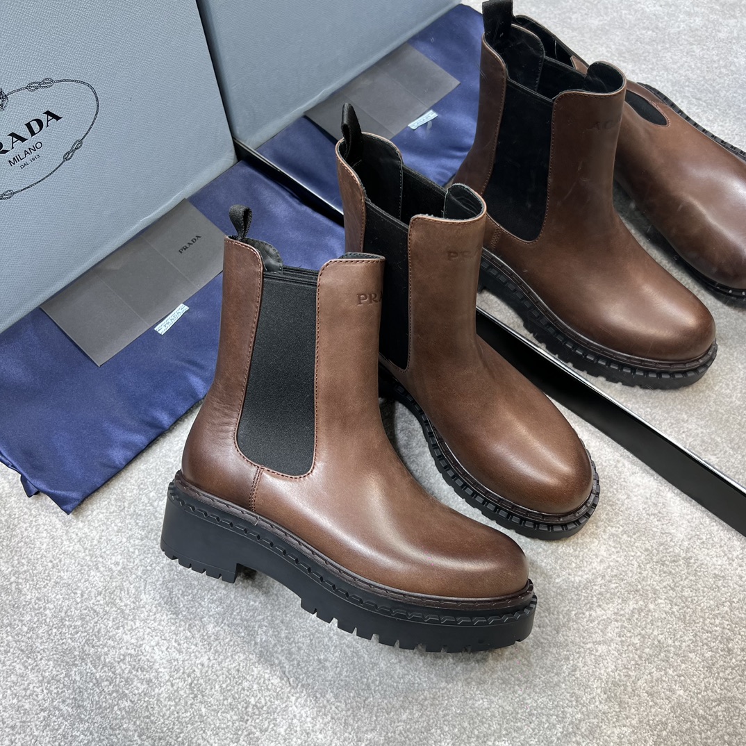 PRADA Женские ботинки на толстой подошве PRADA Женские ботинки на толстой подошве