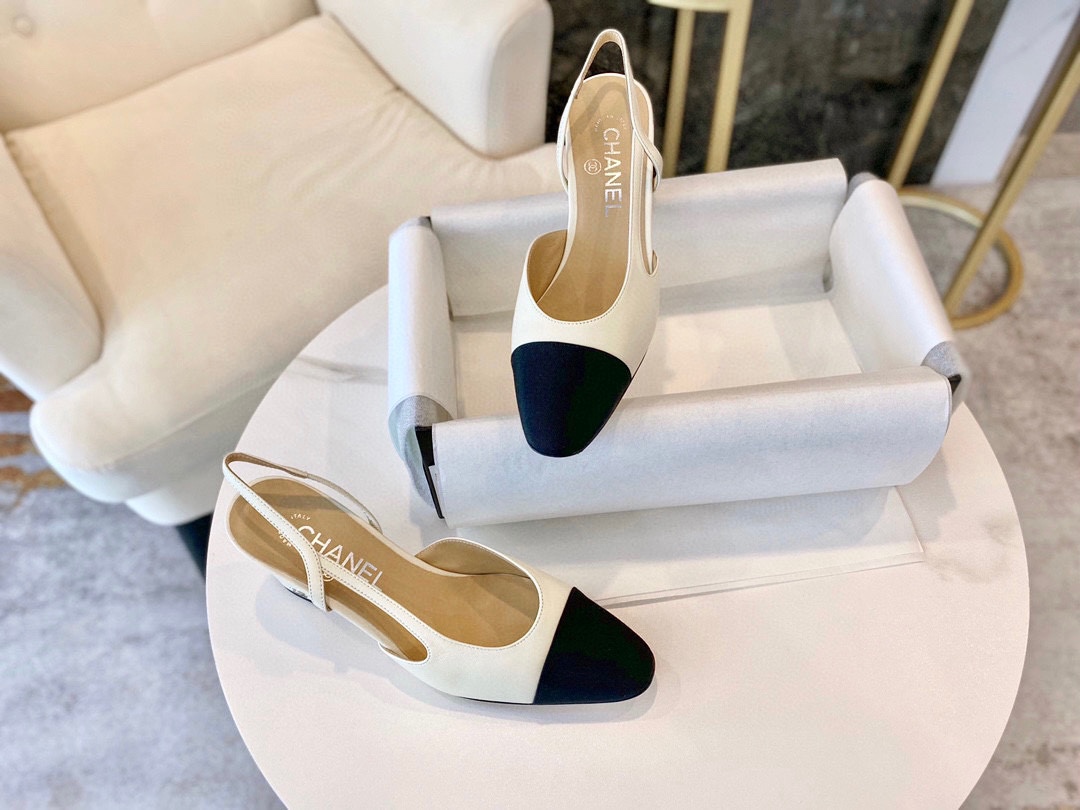 CHANEL Женские туфли слингбэки из кожи на каблуке