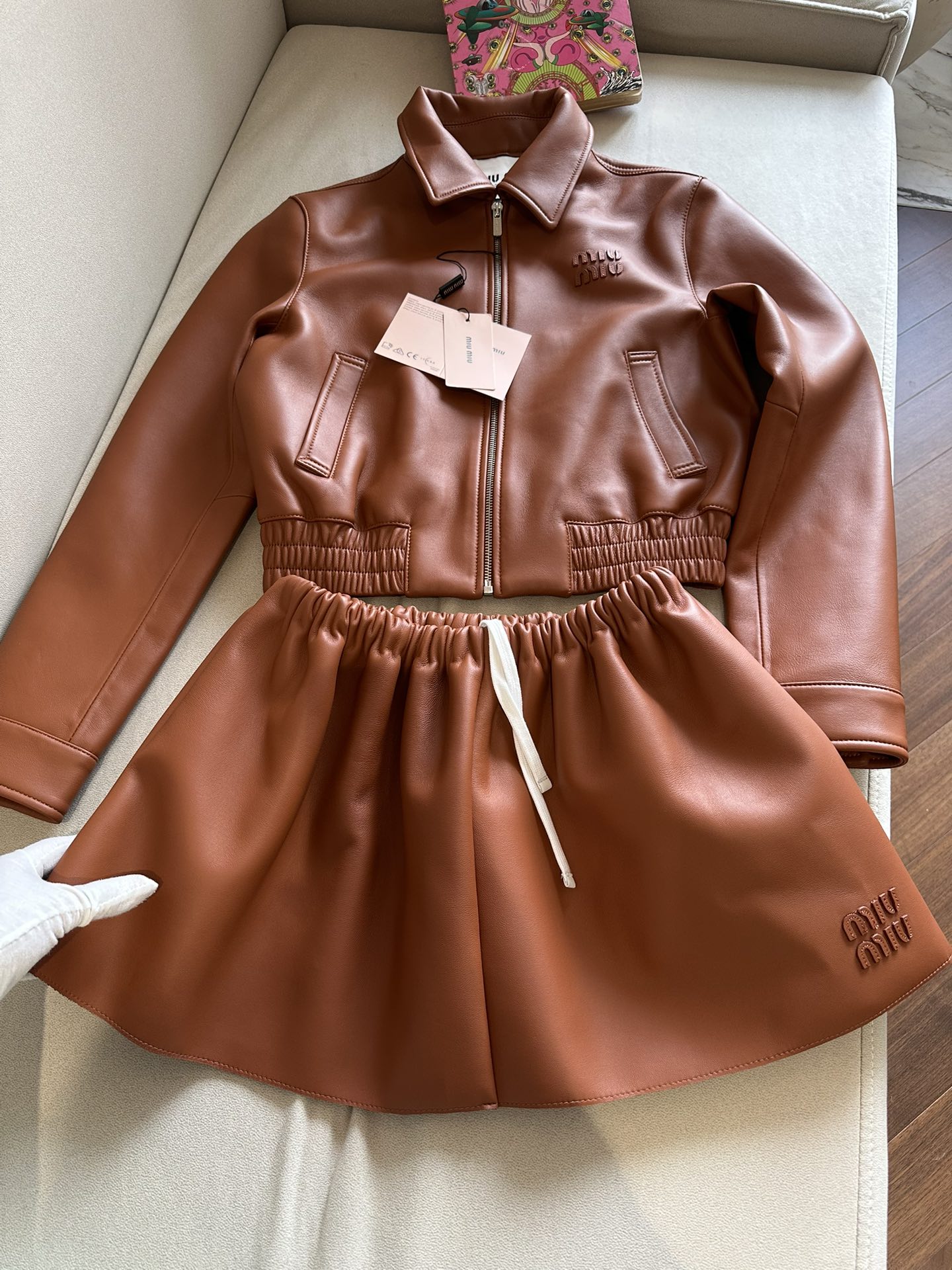 MIU MIU Женский кожаный костюм MIU MIU Женский кожаный костюм