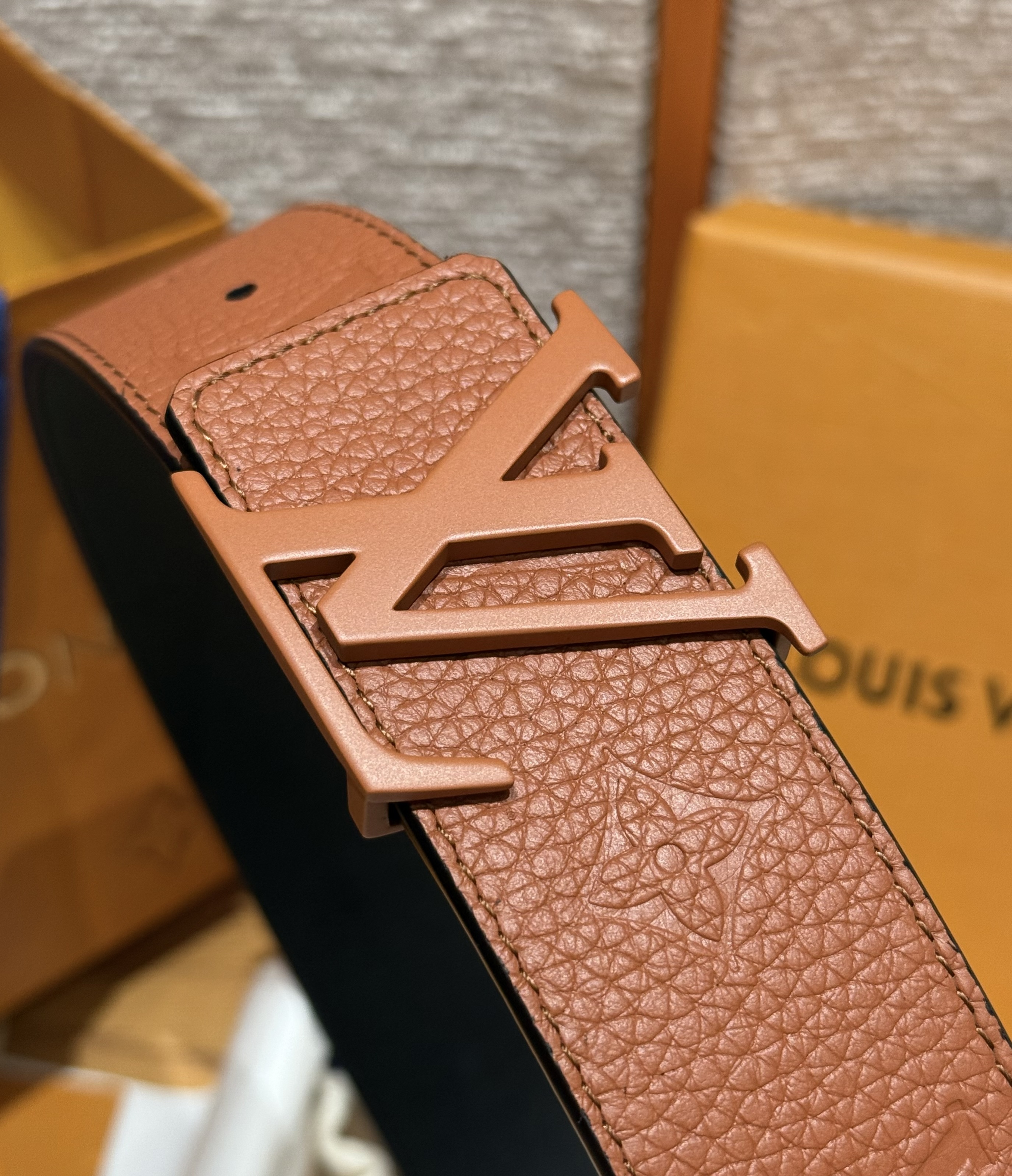 LOUIS VUITTON Мужской ремень 
