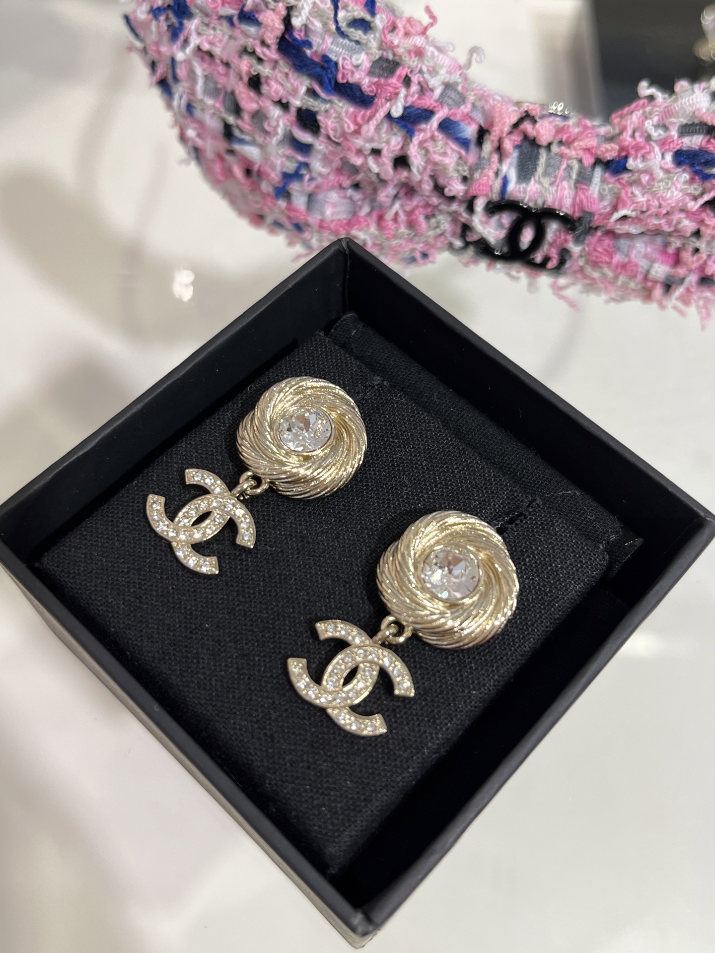 CHANEL Женские серьги из латуни CHANEL Женские серьги из латуни